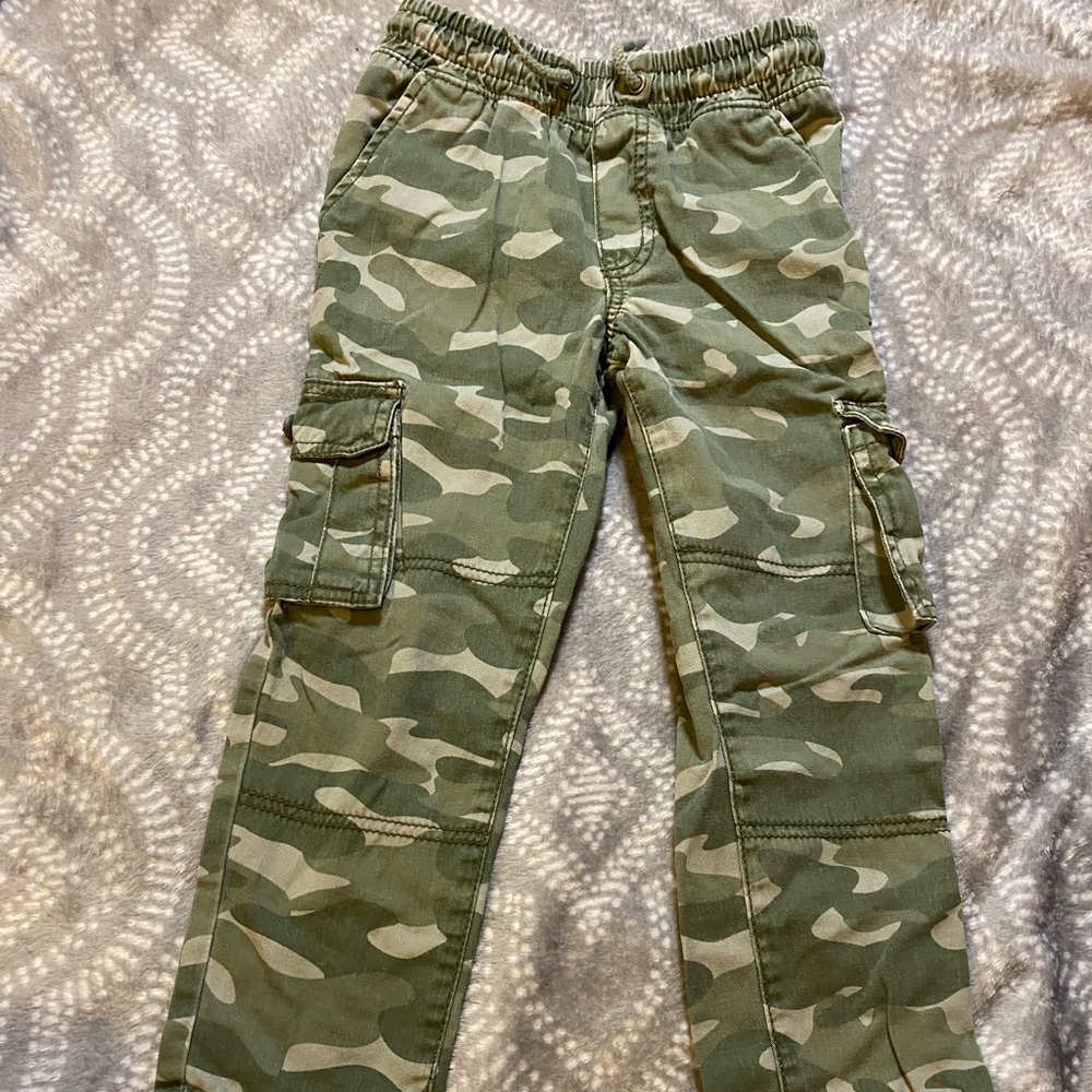 Osh Kosh Size 4-5 Camo Pants- NWOT Never worn